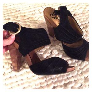 Seychelles black suede heel